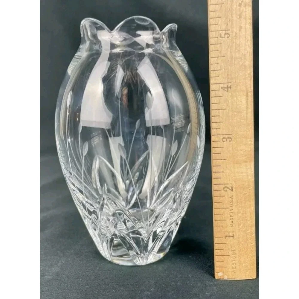 Mikasa Slovina Floral Etched Cut Glass‎ Vase 5.25